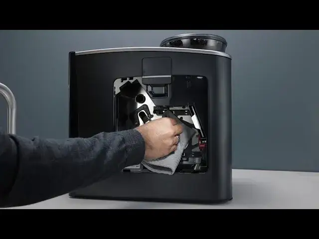 Jak rozebrać ekspres do kawy Siemens EQ6 bez ryzyka uszkodzenia