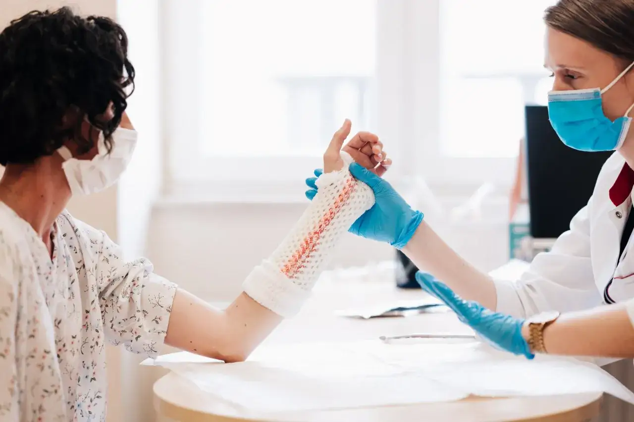 Czy gips jest szkodliwy? Odkryj ryzyka i bezpieczne alternatywy