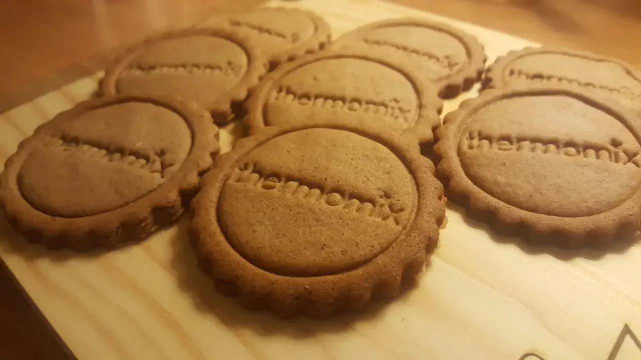 Termoobieg: Ciastka na 2 poziomach? Oszczędź czas i piecz idealnie!