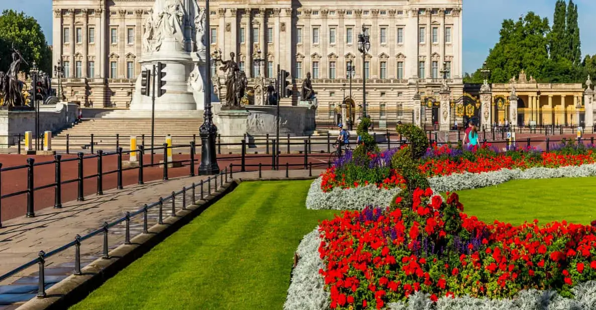 Pałac w Anglii: Historia, tajemnice i atrakcje Buckingham Palace