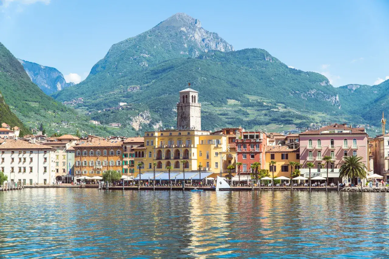 Niezapomniane atrakcje jeziora Garda, które musisz zobaczyć