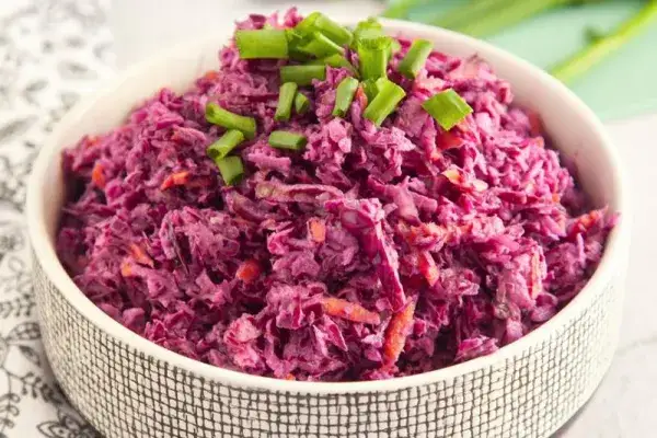 Surówka z czerwonej kapusty jak w kebabie - prosty przepis na pyszny dodatek