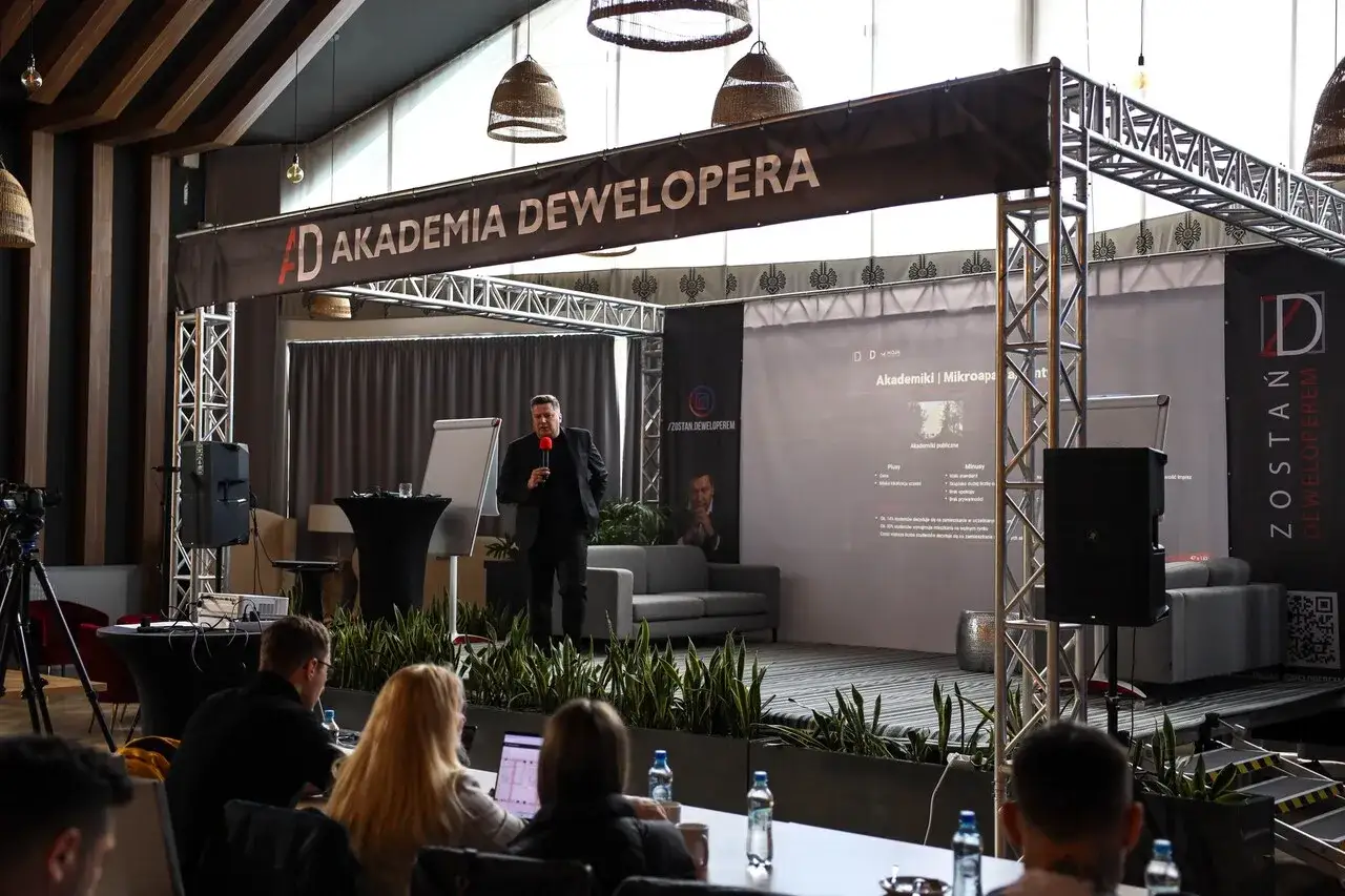 Jak zostać deweloperem? Przewodnik krok po kroku i nowe zasady 2024