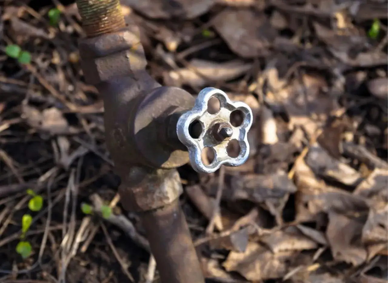 Kran ogrodowy: Zabuduj go! Estetyka, ochrona, DIY krok po kroku