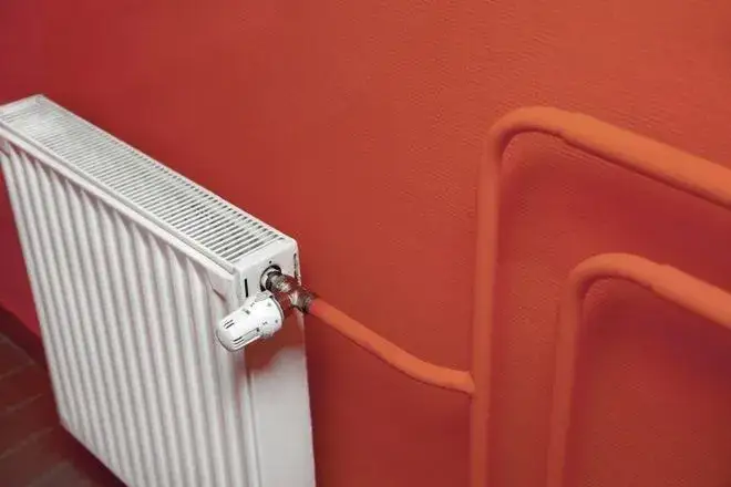 Jak zamaskować rury od centralnego ogrzewania - 6 sprawdzonych metod