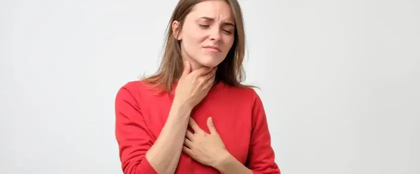 Czy miód wysusza gardło? Odkryj prawdę o jego działaniu