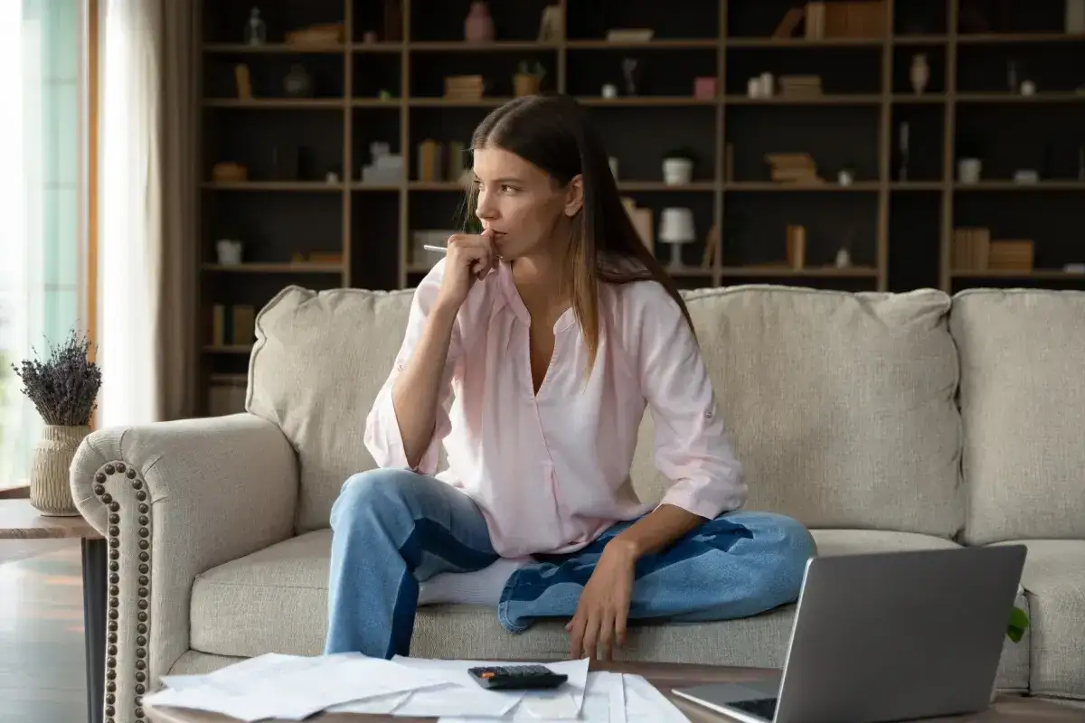 Ile można zarobić miesięcznie bez działalności? Sprawdź limity i możliwości