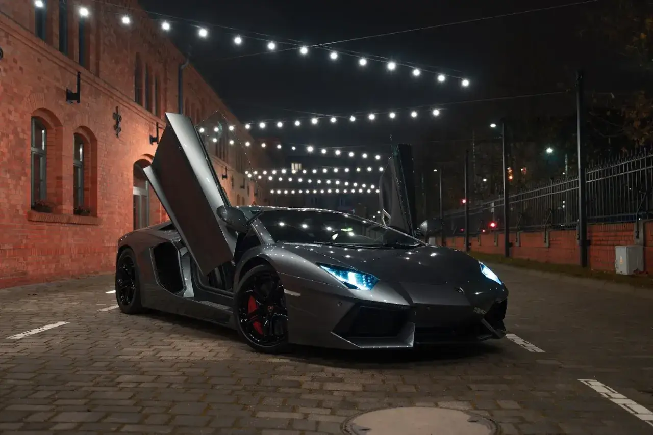 Kim jest kolekcjoner z Poznania? Pasjonat luksusowych samochodów i motoryzacji