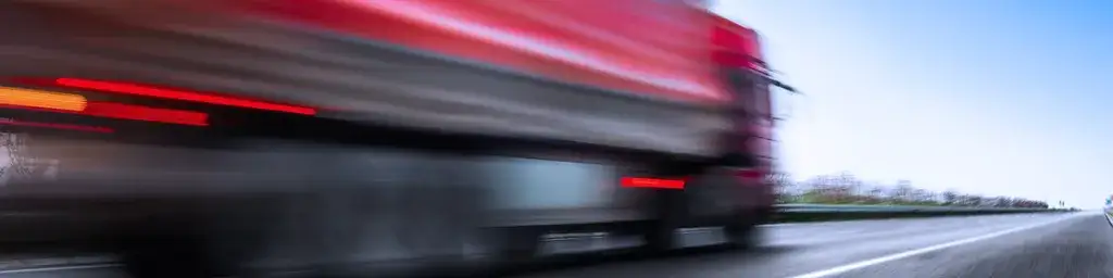 Czy ciężarówki mogą jeździć w niedzielę? Sprawdź ważne przepisy i wyjątki