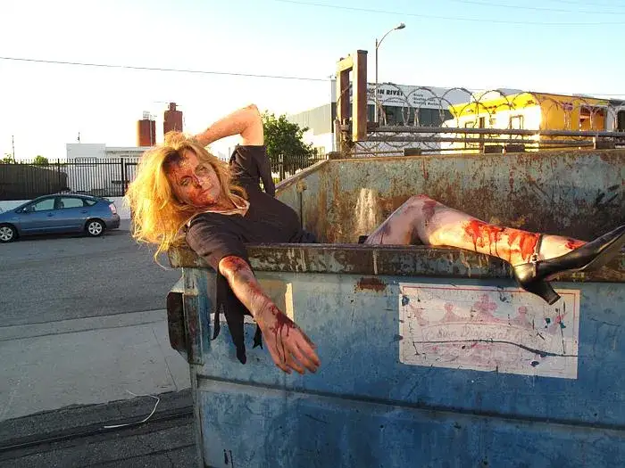 Gdzie obejrzeć śmierć na 1000 sposobów? Sprawdź dostępne opcje