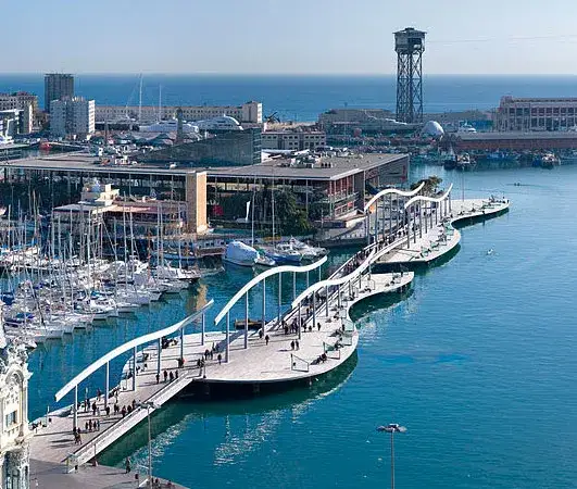 Barcelona nad morzem? Odkryj plaże, port i atrakcje!