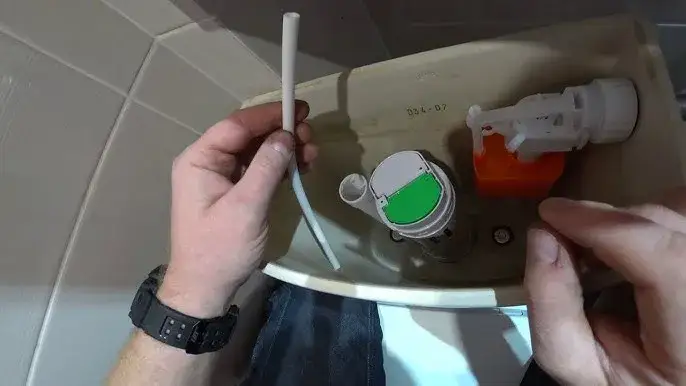 Wymiana zaworu spustowego w spłuczce? Zrób to sam i oszczędź!