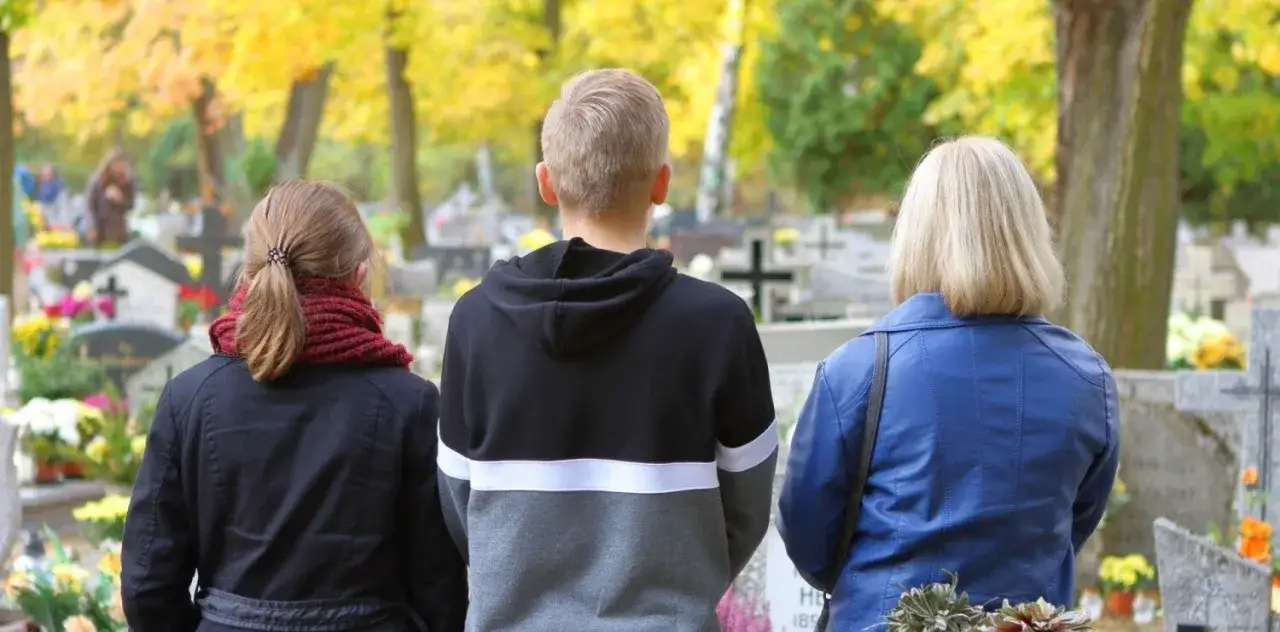 Jak znaleźć zmarłego na cmentarzu Wałbrzych bez zbędnych trudności