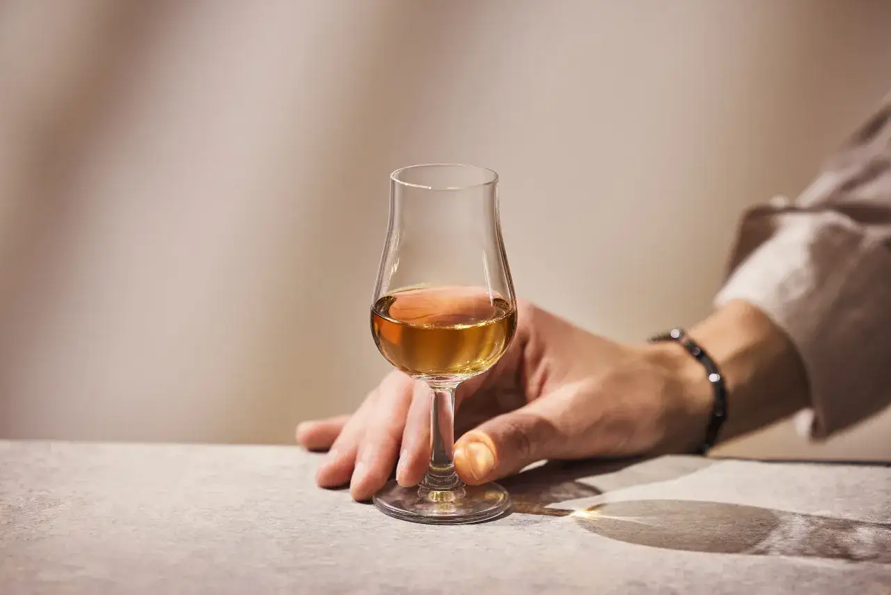 Czy nalewka może się zepsuć? Sprawdź, jak uniknąć zepsucia