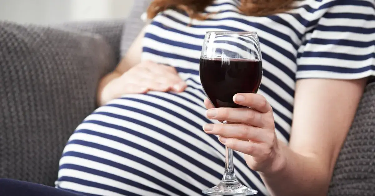 Czy picie alkoholu w ciąży jest karalne? Oto, co musisz wiedzieć