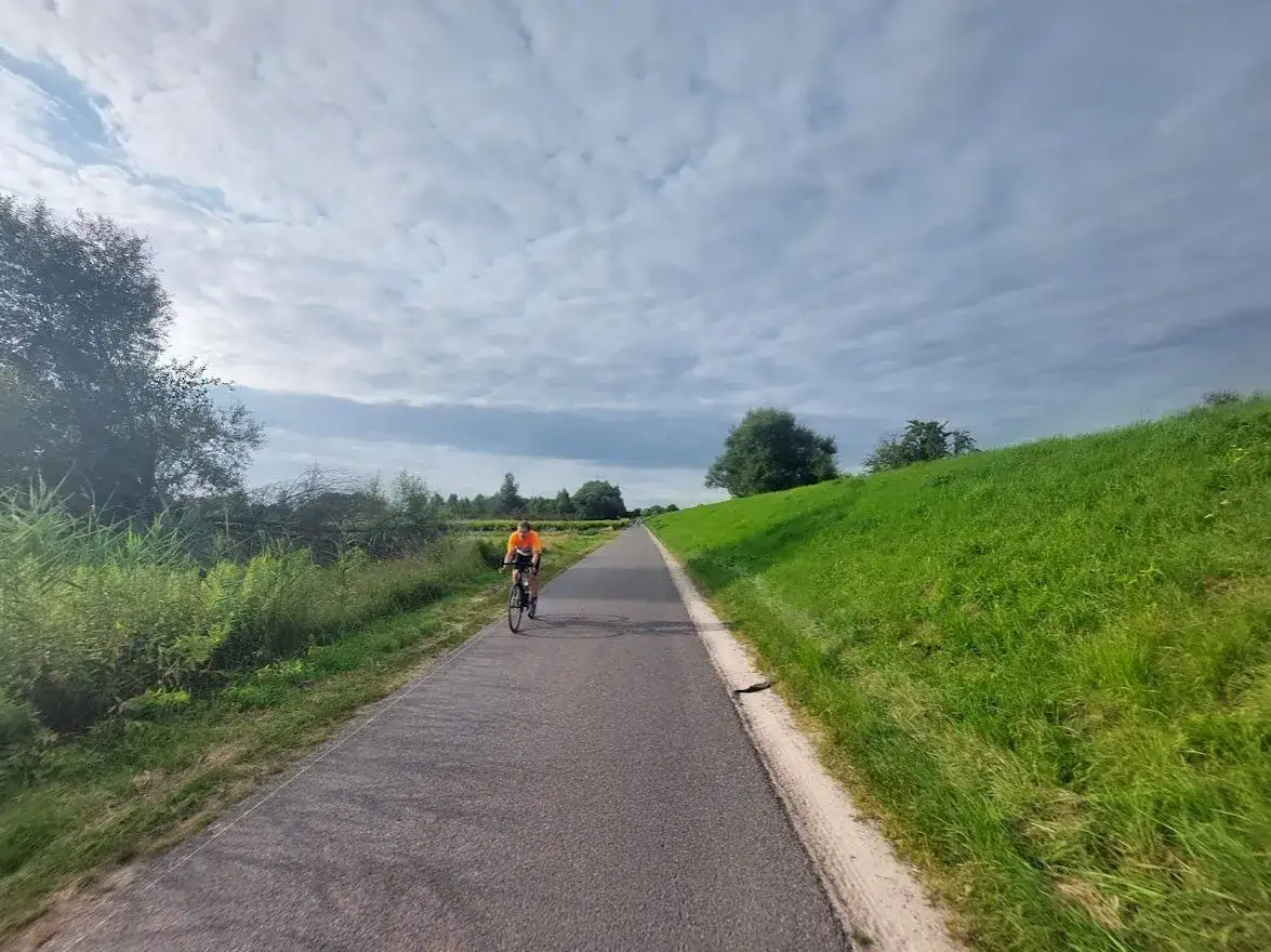 Najpiękniejsza trasa rowerowa Gassy – odkryj malownicze widoki