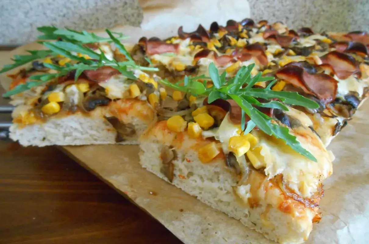 Ile piec pizzę na cieście drożdżowym? Odkryj idealny czas pieczenia