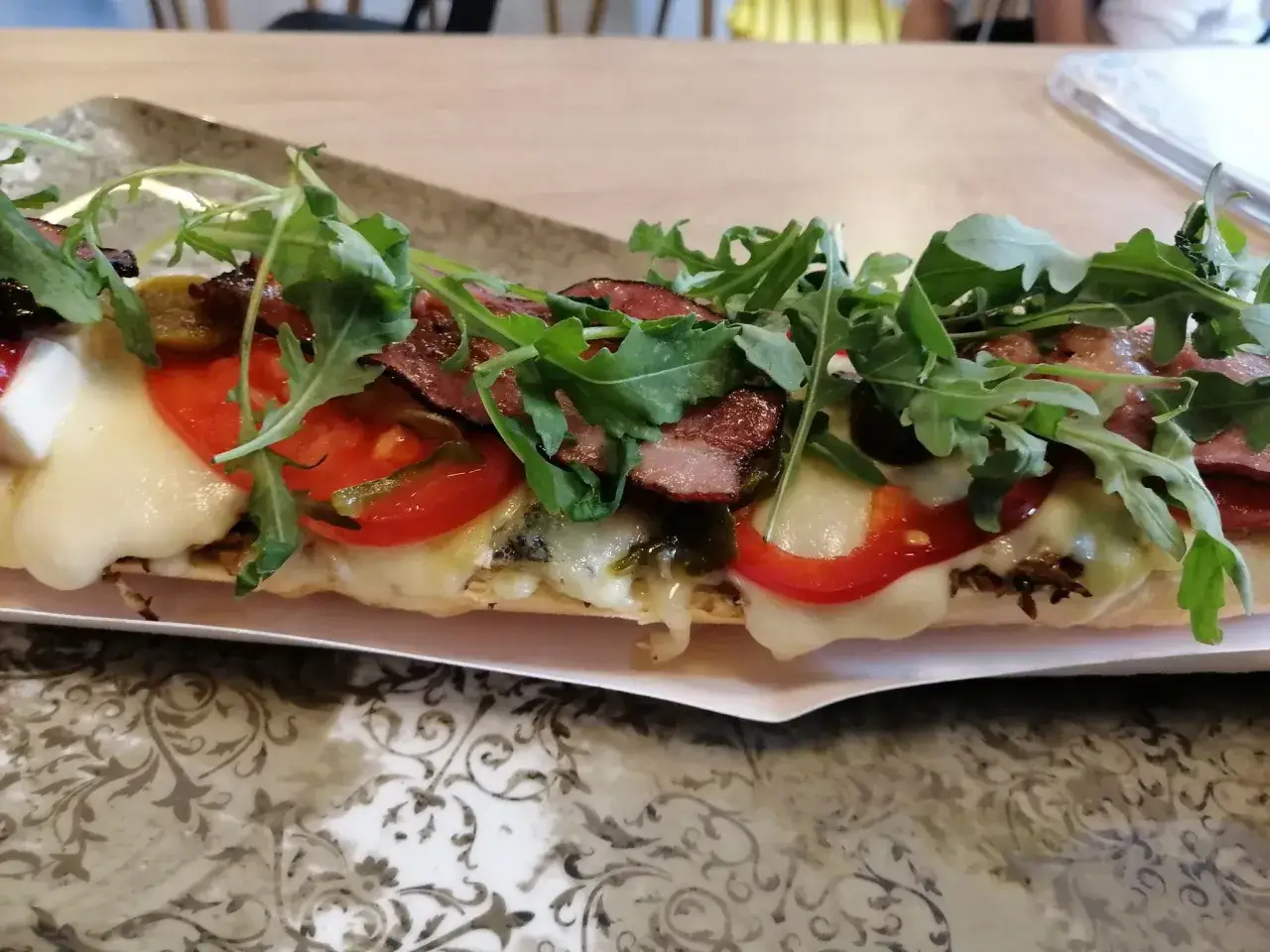 Gdzie zjeść w Ostrowie? Odkryj najlepsze miejsca na smaczny posiłek