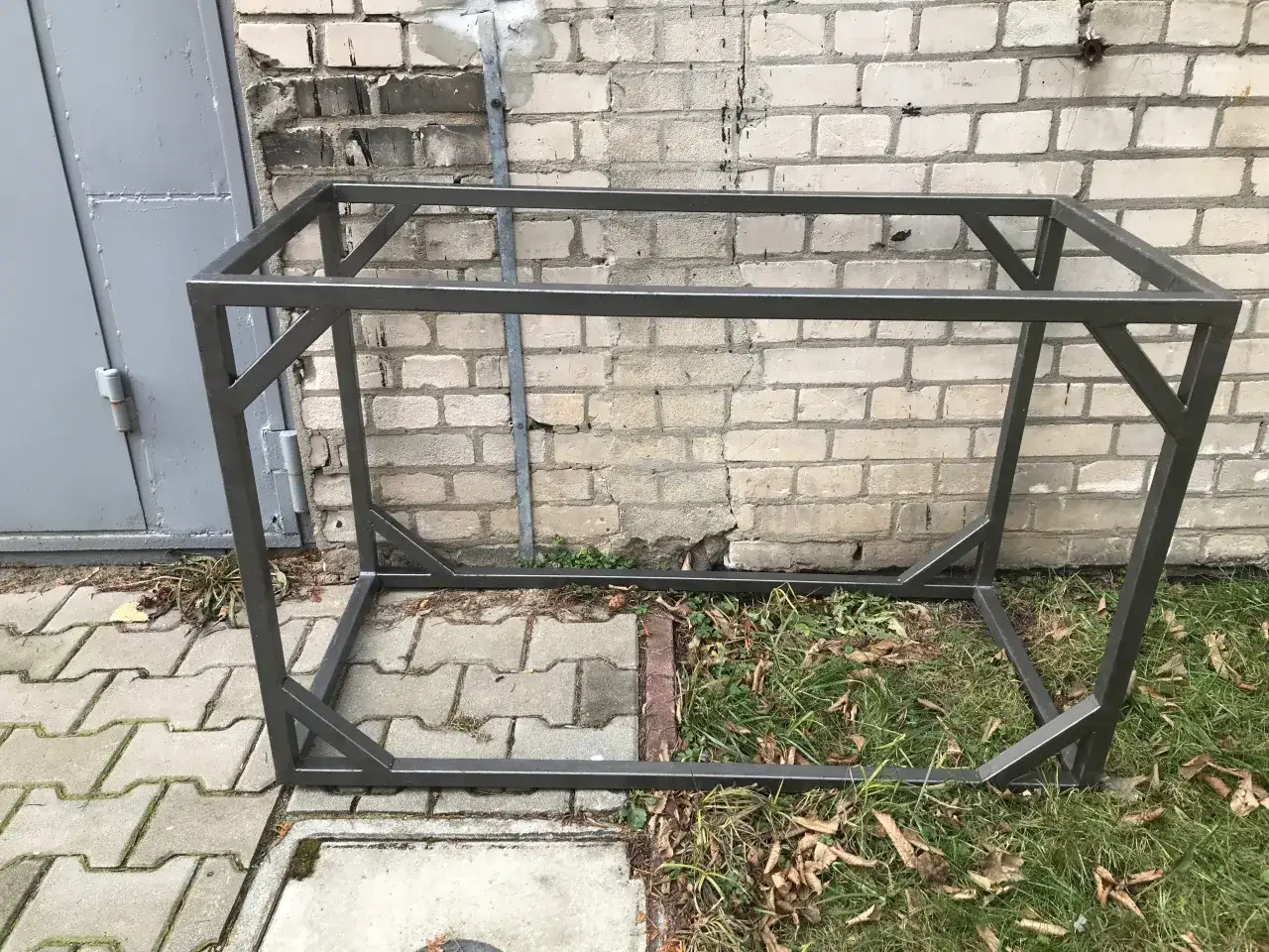 Akwarium: Stelaż czy szafka? Wybierz bezpieczną podstawę!