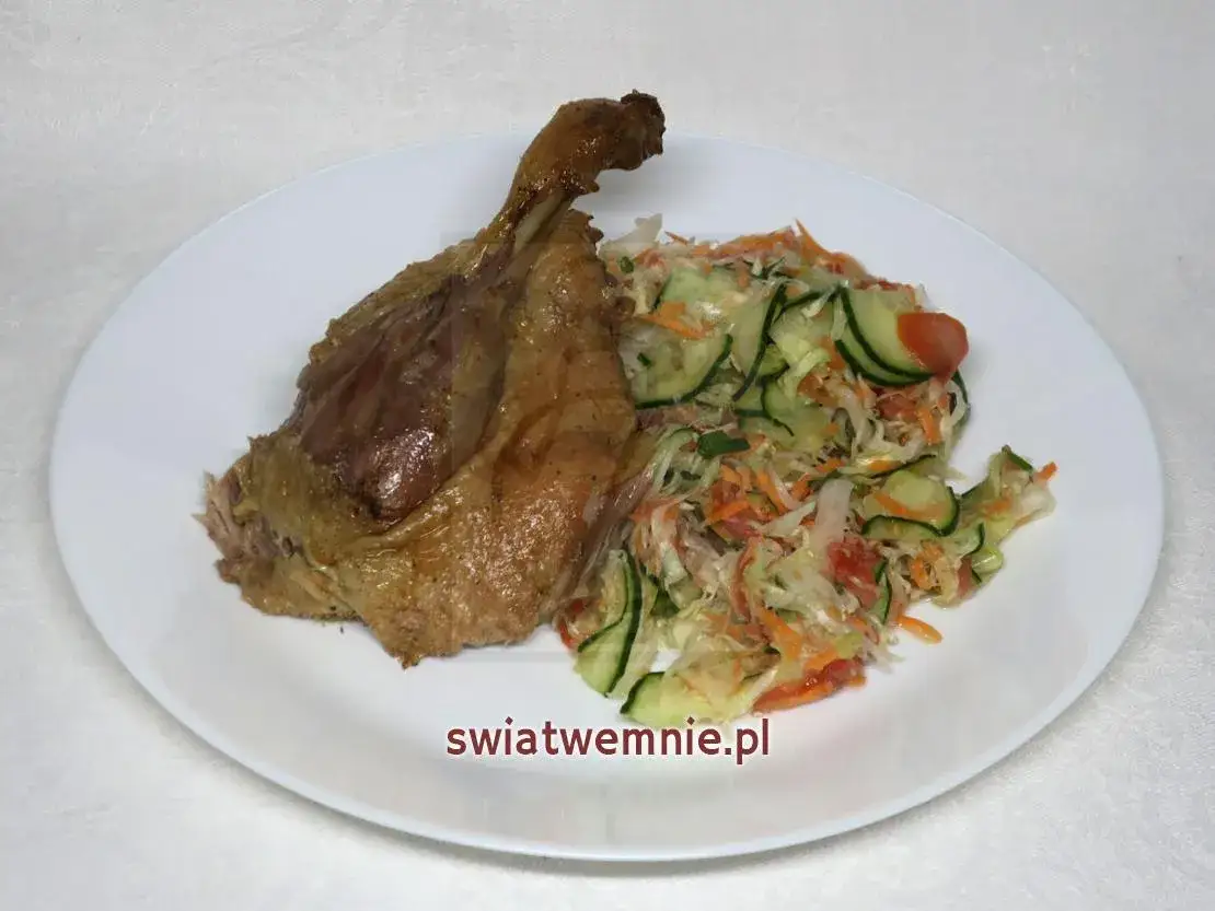 Idealna surówka do kaczki: Klasyka i nowoczesne inspiracje