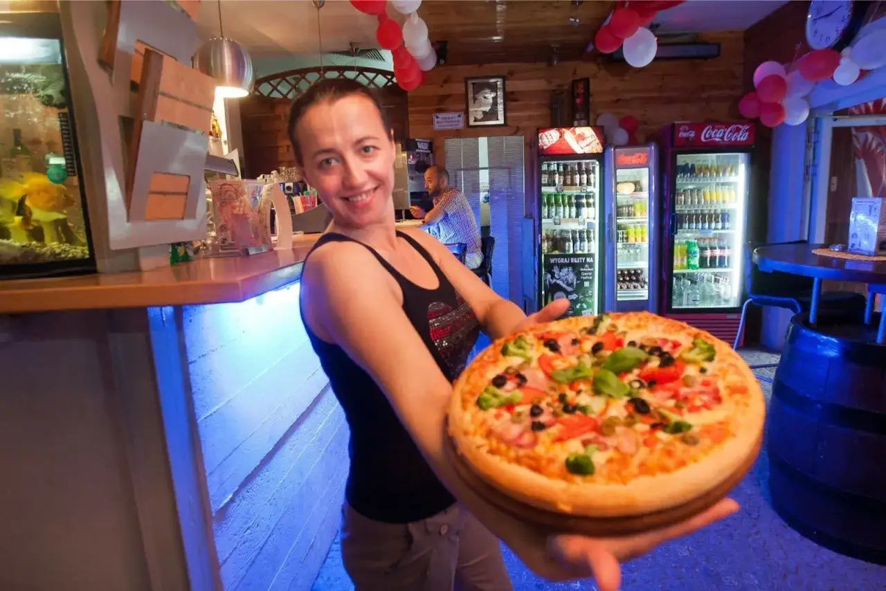 Piotrkowska Łódź: Gdzie zjeść? Restauracje na każdą kieszeń i okazję