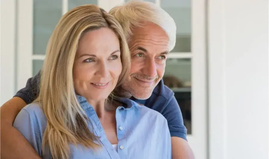 Jak zachowuje się zakochany facet po 60 - emocje i zachowania w miłości