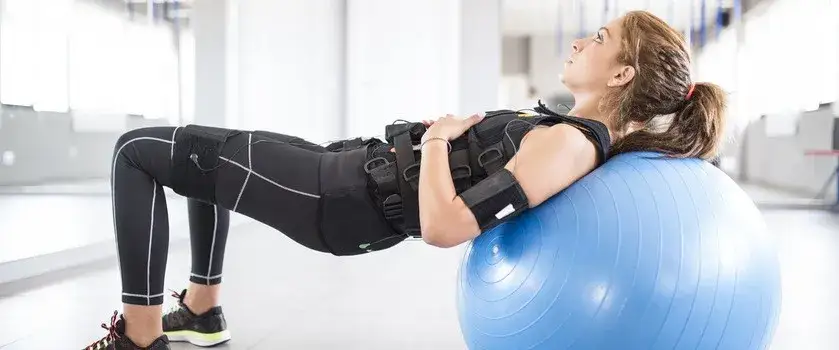 Trening EMS: co to jest? Efekty, korzyści i czy warto spróbować?