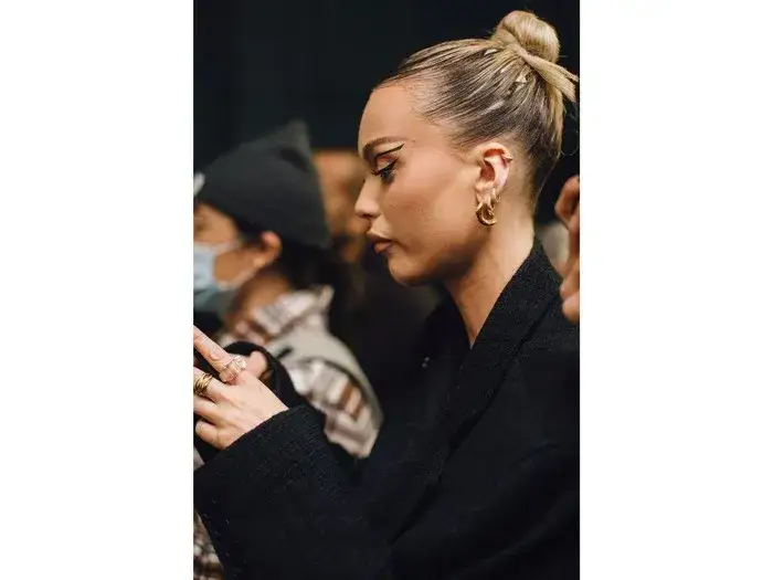 Jak ściągnąć kolczyk helix bez bólu i komplikacji? Sprawdź!