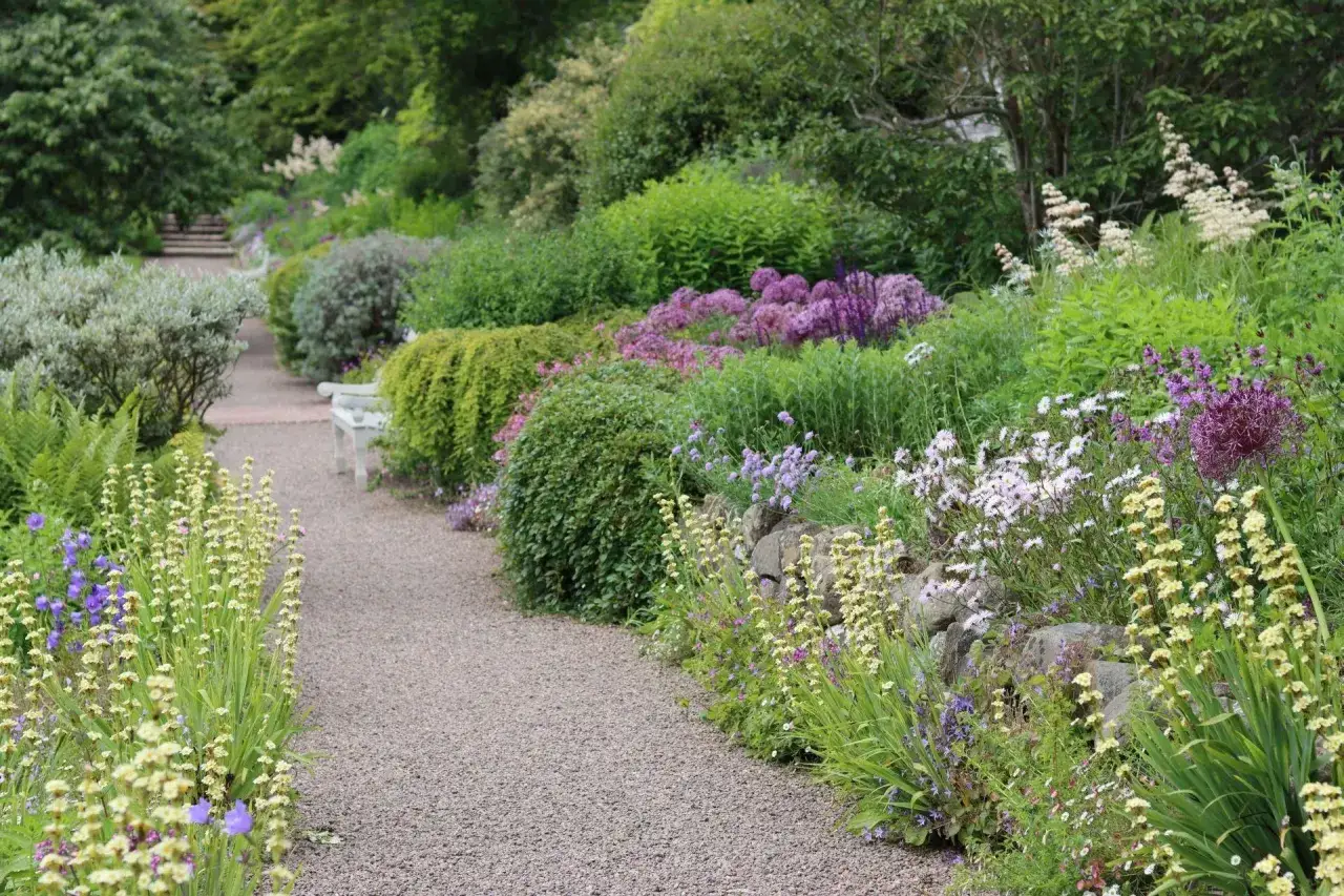 Jaki żwir na ścieżkę, aby uniknąć problemów z stabilnością?