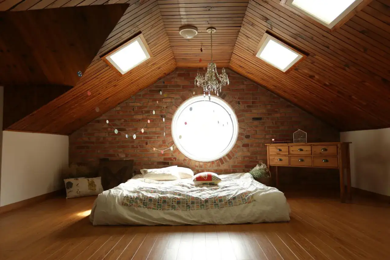 Czy strych to kondygnacja? Uniknij problemów z prawem i podatkami!