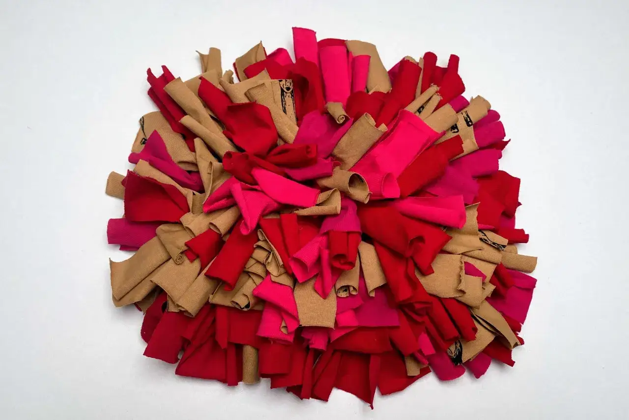 Co zrobić ze starych ubrań? Kreatywne DIY i odpowiedzialne oddawanie