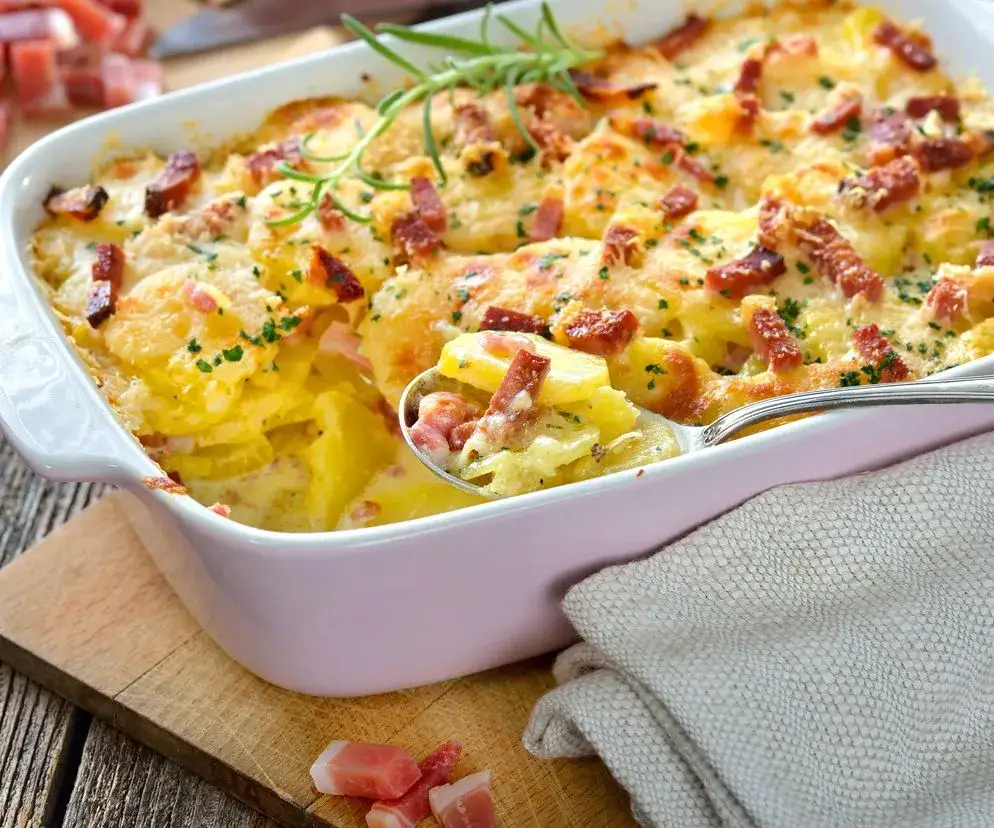 Zapiekanka z surowych ziemniaków: jak mieć miękkie ziemniaki?