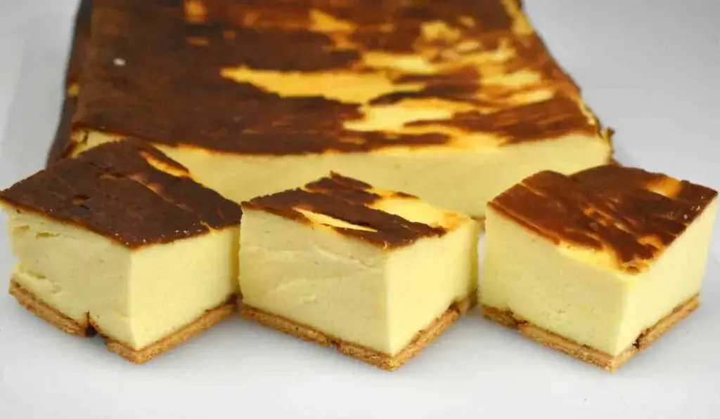 Ile jajek do sernika – sprawdź, ile naprawdę ich potrzebujesz