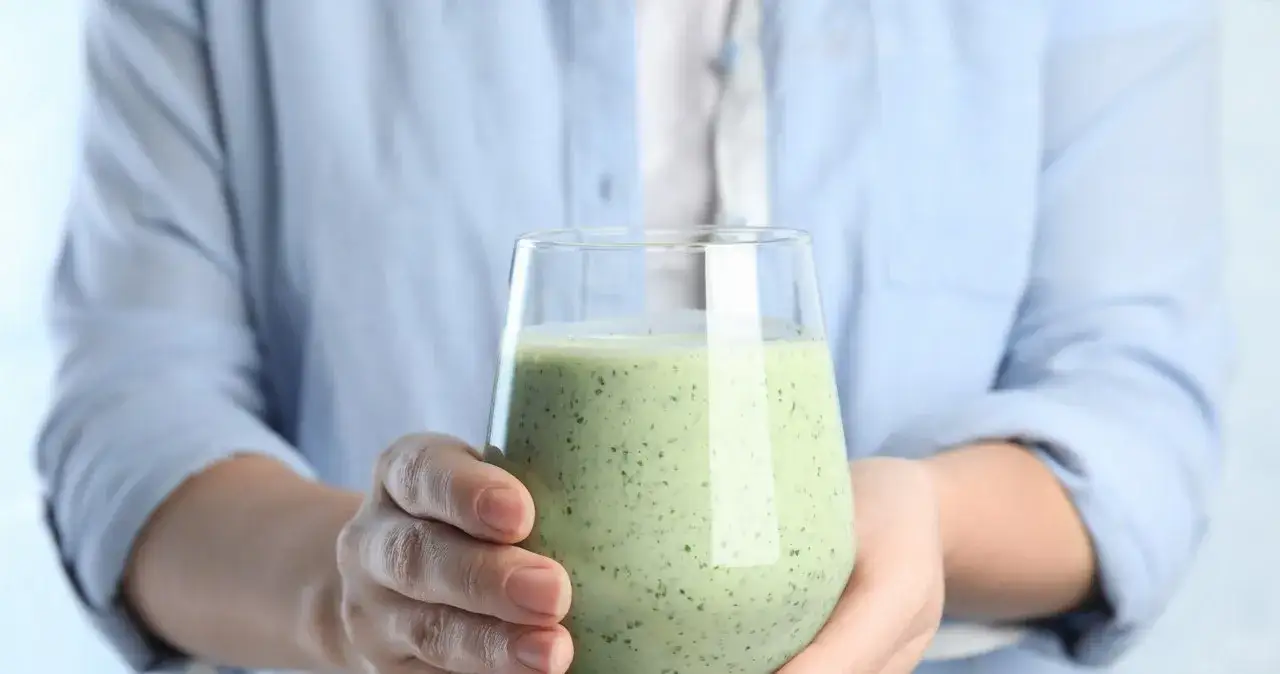 Co pić na ładną cerę? Odkryj napoje, które poprawią Twoją skórę