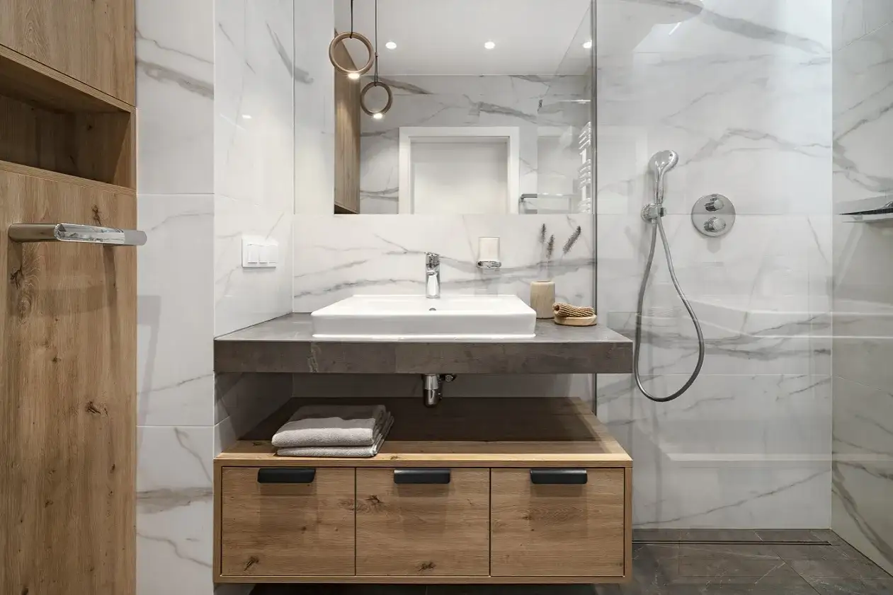 Na jakiej wysokości umywalka nablatowa w łazience dla komfortu?