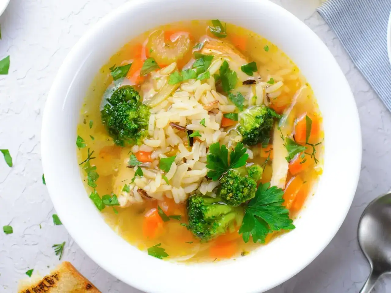 Jaka zupa na obiad? Poznaj inspiracje na każdy gust i dzień!