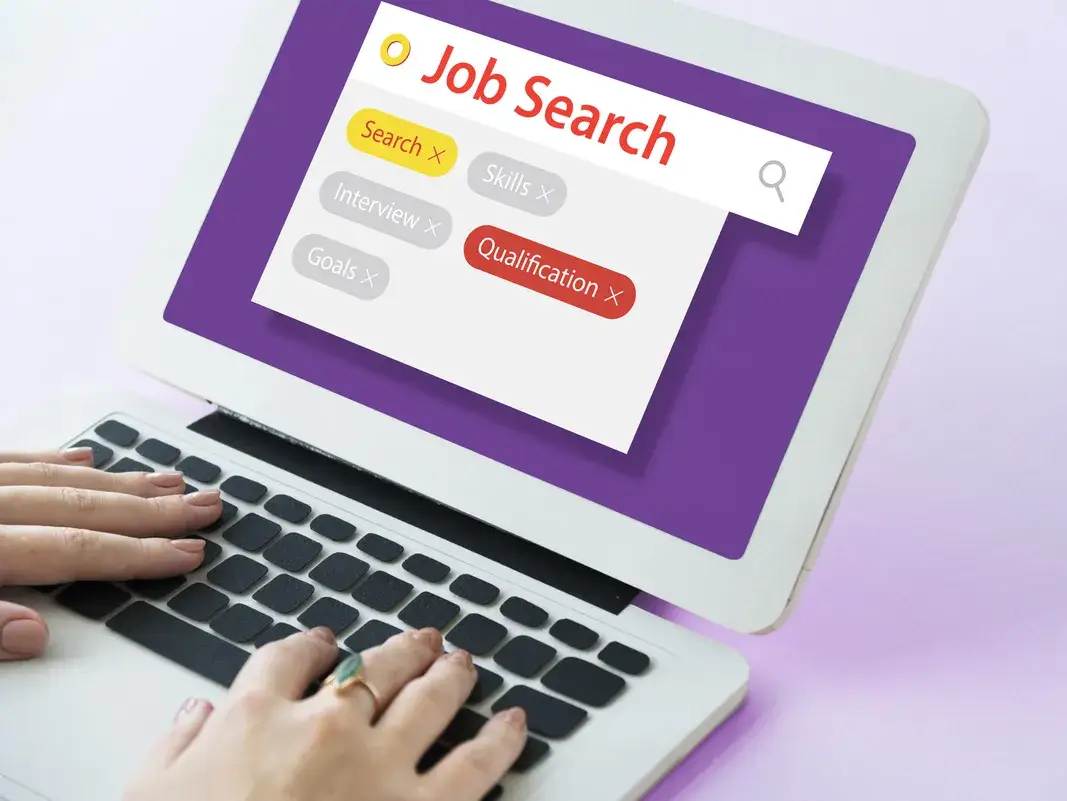 CV co to znaczy? Zrozum znaczenie i rolę w aplikacjach o pracę