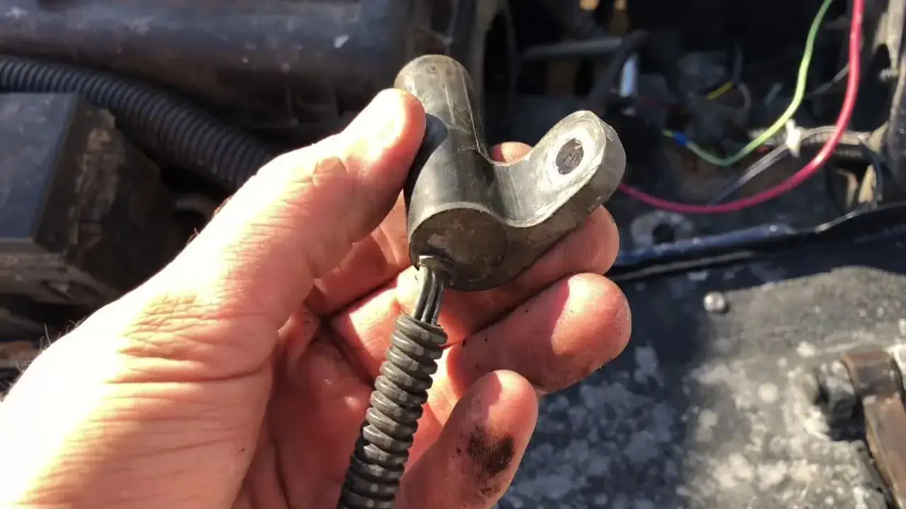 Uszkodzony czujnik położenia wału – objawy, które mogą kosztować cię sporo