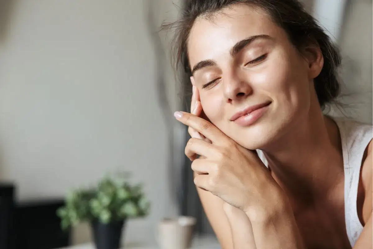 Jak dbać o cerę po 40, aby uniknąć zmarszczek i przesuszenia