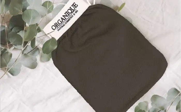 Jak używać rękawicy do peelingu, aby uniknąć podrażnień i uzyskać gładką skórę