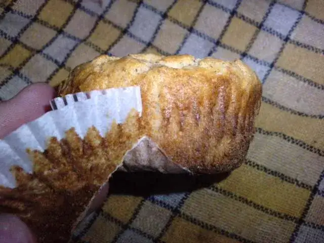 Jak wyjąć babeczki z metalowych foremek bez uszkodzeń i stresu