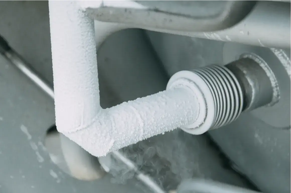 Jak ocieplić rury z wodą na zewnątrz i uniknąć zamarzania zimą