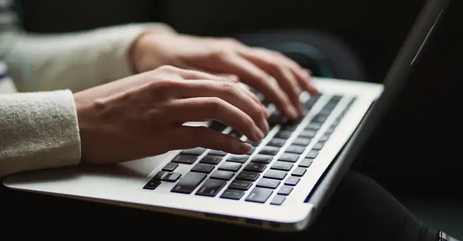 Jak zaktualizować MacBooka: uniknij problemów i zyskaj nowości