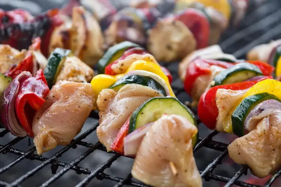 Najlepsze przepisy na szaszłyki grill – unikaj najczęstszych błędów