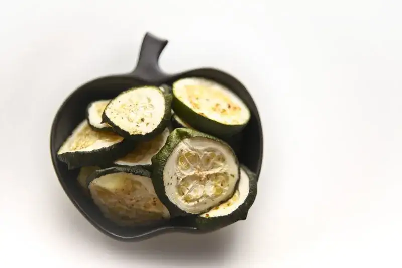 Jak upiec cukinię w piekarniku - proste przepisy, które zachwycą