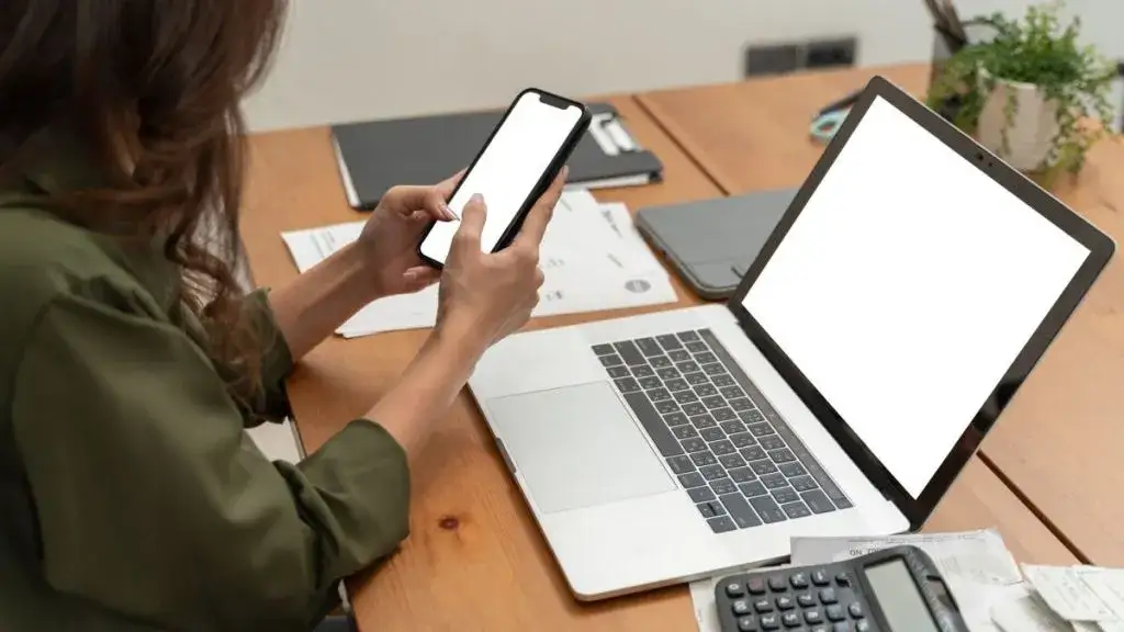 Jak odinstalować Facebooka i odzyskać kontrolę nad swoim czasem