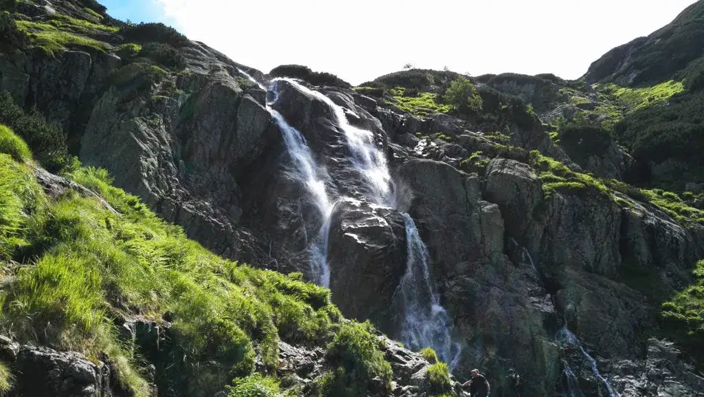 Łatwy szlak na Zawrat z Doliny Pięciu Stawów: trasa, czas i atrakcje