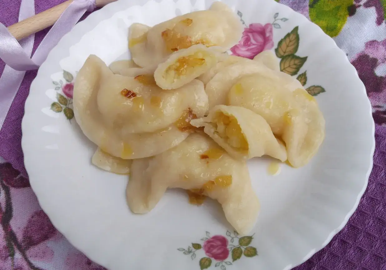 Przepis na ciasto na pierogi z ziemniakami, które zawsze się udaje