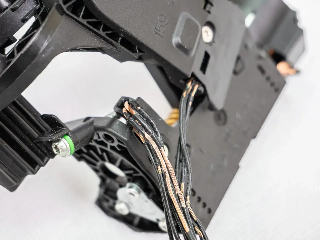 Skuteczna naprawa wiązek elektrycznych w samochodzie - uniknij kosztów napraw