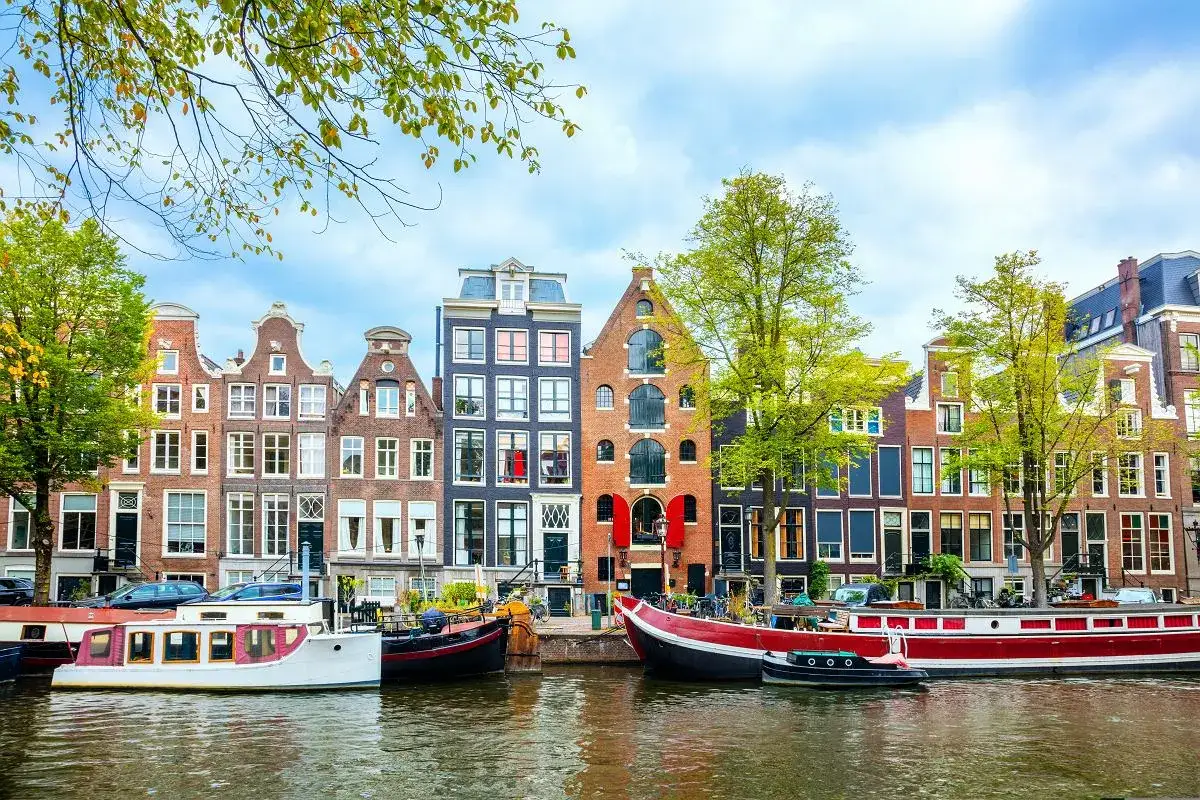 Wynajem mieszkania w Amsterdamie: Koszty, porady i jak znaleźć lokum?